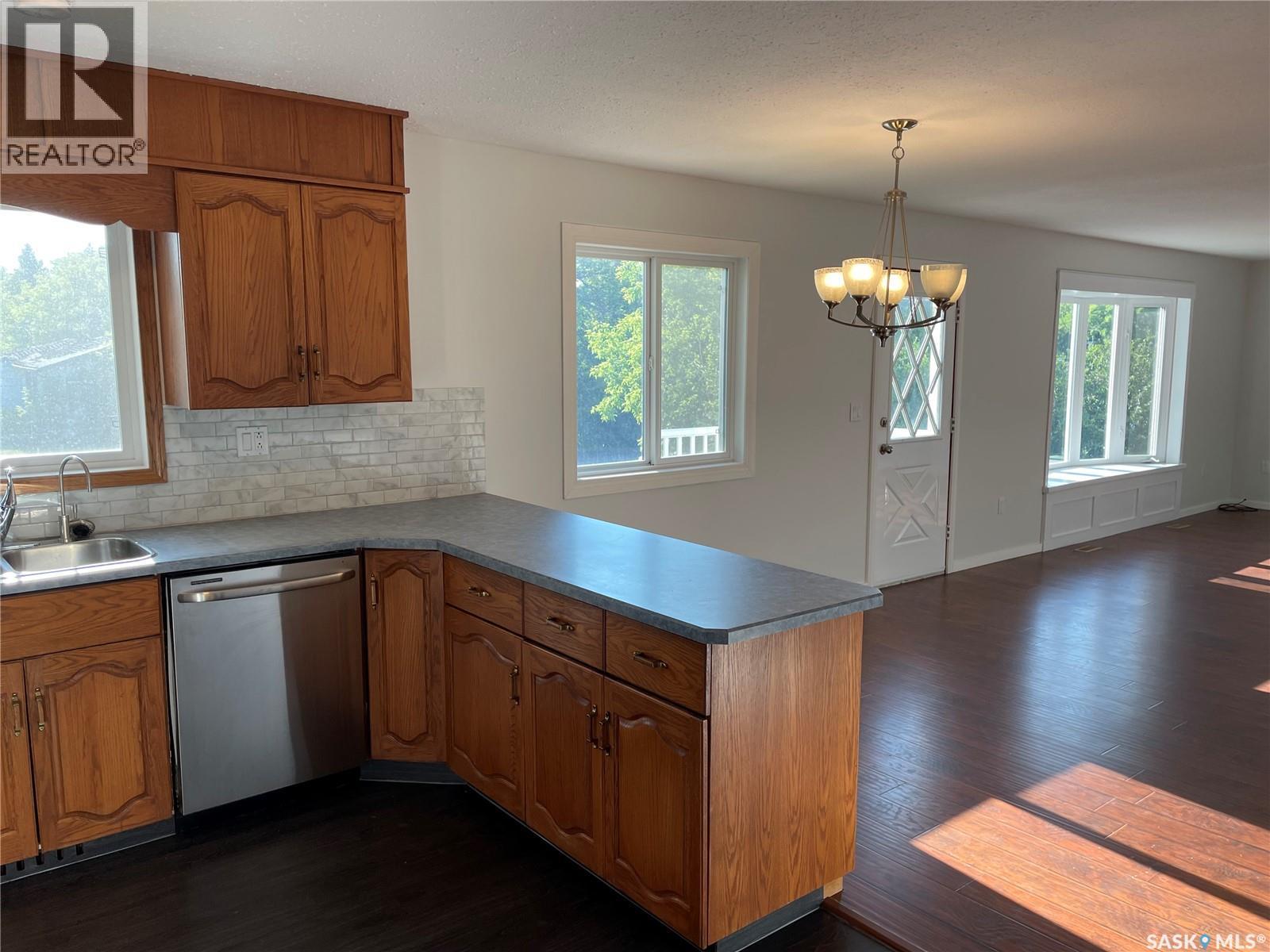 218 1St Street Nw, Wadena, SK - Indoor Photo Showing Kitchen