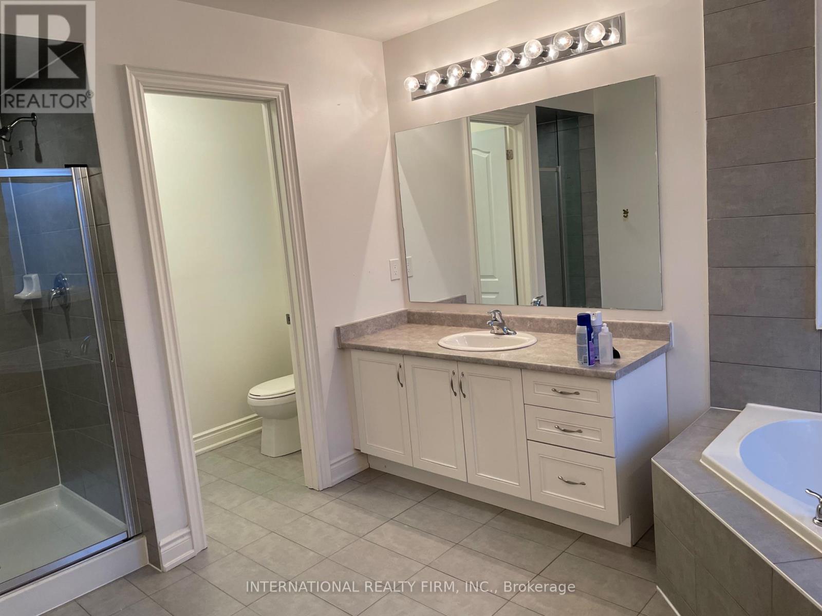 221 Etheridge Avenue N, Milton, ON - Indoor Photo Showing Bathroom
