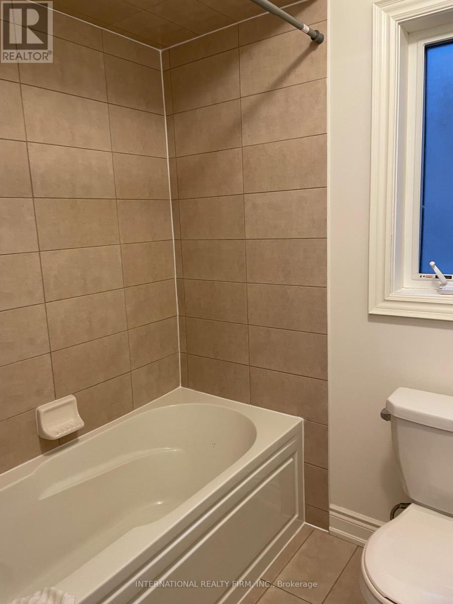221 Etheridge Avenue N, Milton, ON - Indoor Photo Showing Bathroom