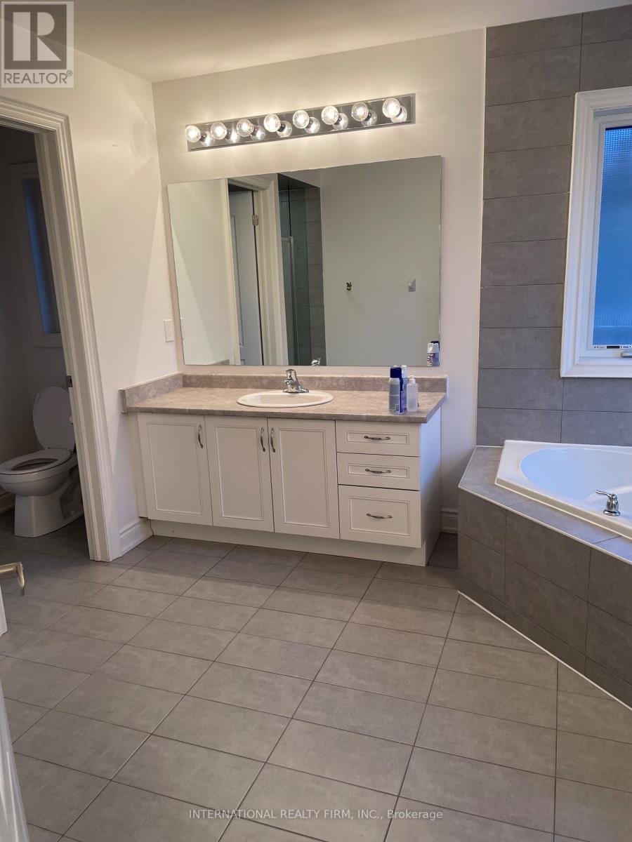 221 Etheridge Avenue N, Milton, ON - Indoor Photo Showing Bathroom