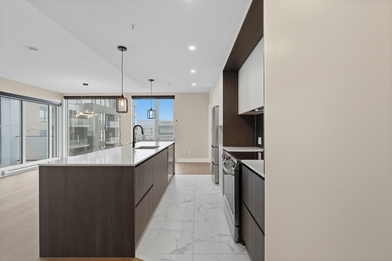 Cuisine - 1202-2835 Av. Du Cosmodôme, Laval (Chomedey), QC - Indoor Photo Showing Kitchen With Upgraded Kitchen