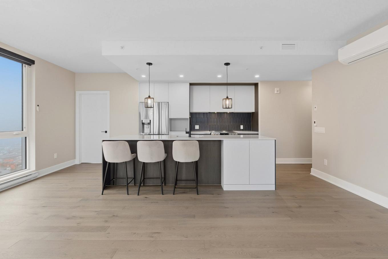 Cuisine - 1202-2835 Av. Du Cosmodôme, Laval (Chomedey), QC - Indoor Photo Showing Other Room