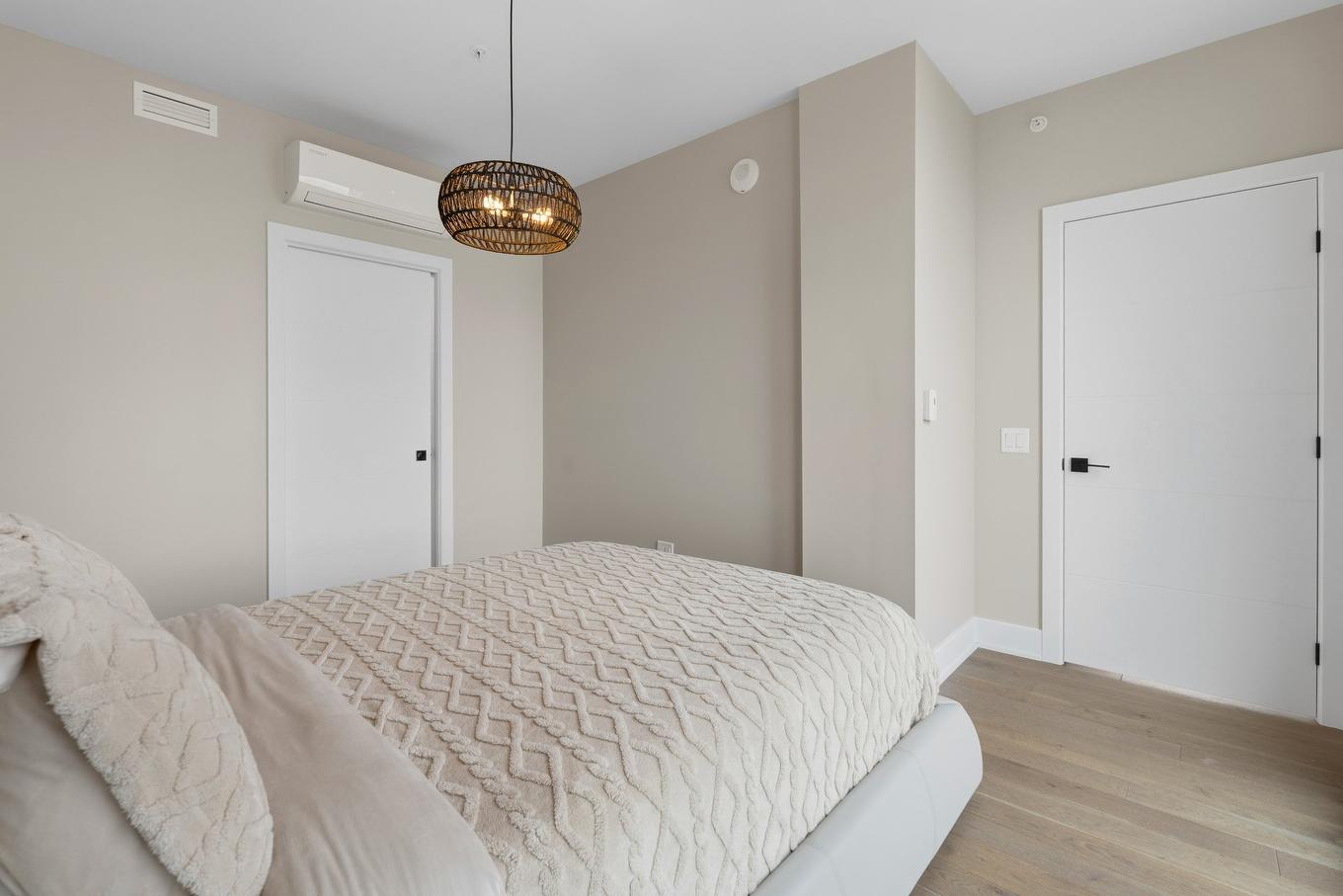 Chambre à coucher principale - 1202-2835 Av. Du Cosmodôme, Laval (Chomedey), QC - Indoor Photo Showing Bedroom