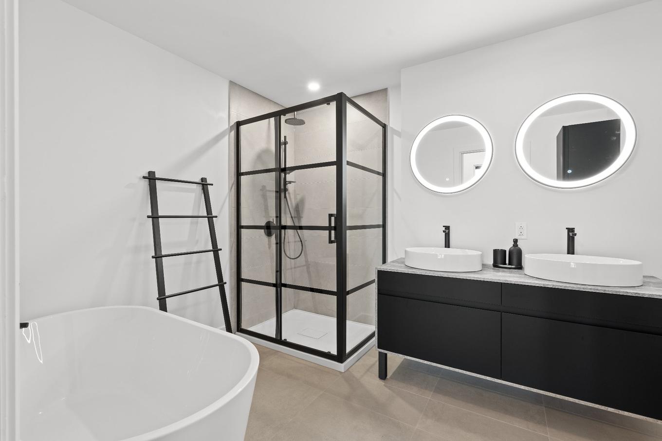 Salle de bains attenante à la CCP - 1202-2835 Av. Du Cosmodôme, Laval (Chomedey), QC - Indoor Photo Showing Bathroom