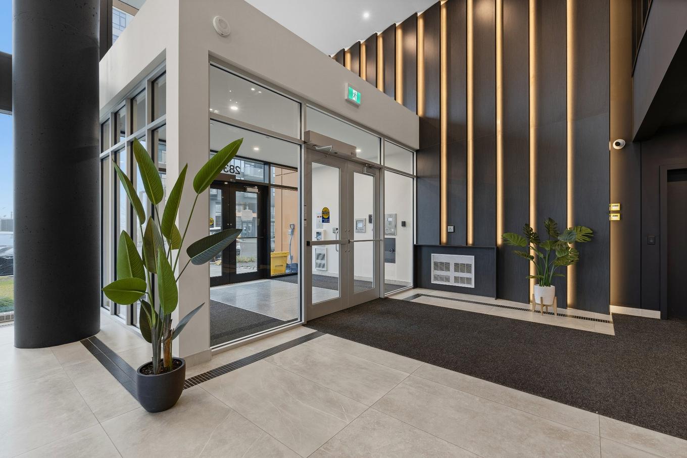 Hall d'entrée/Vestibule - 1202-2835 Av. Du Cosmodôme, Laval (Chomedey), QC - Indoor Photo Showing Other Room