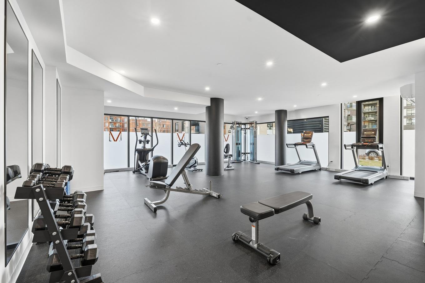Salle d'exercice - 1202-2835 Av. Du Cosmodôme, Laval (Chomedey), QC - Indoor Photo Showing Gym Room