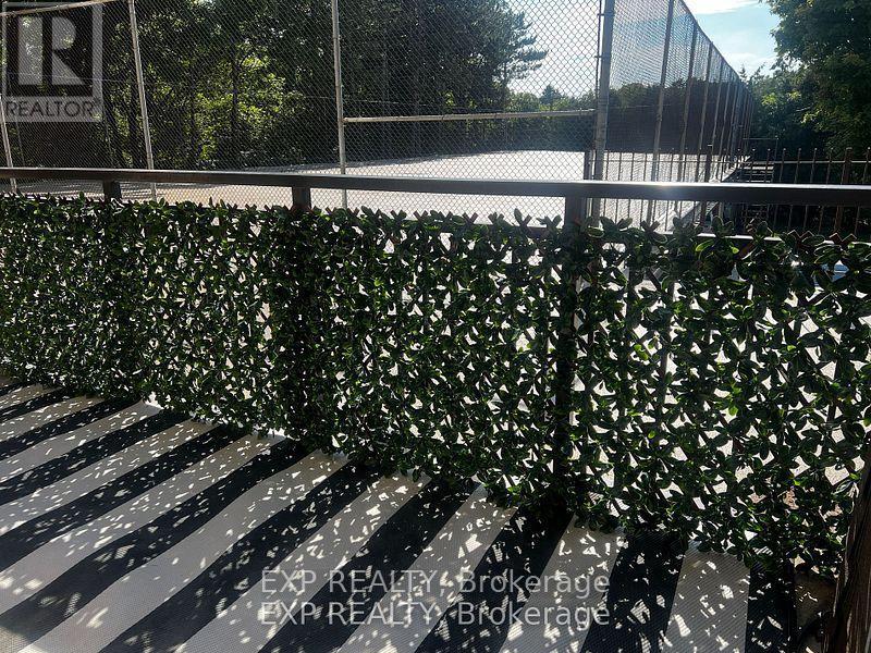 104 - 15390 Yonge Street, Aurora, ON - Outdoor