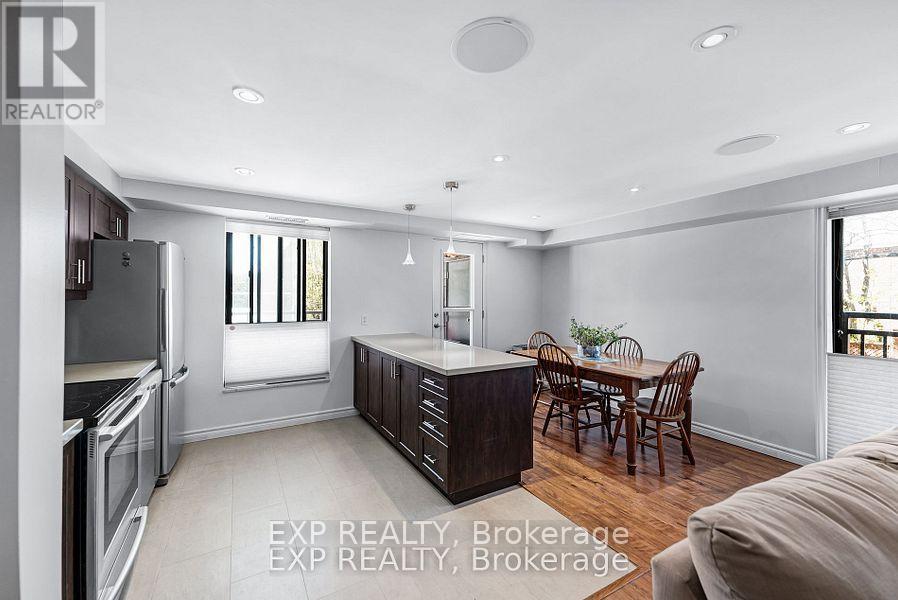 104 - 15390 Yonge Street, Aurora, ON - Indoor