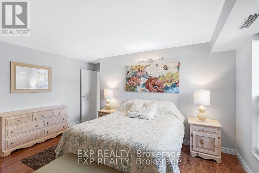 104 - 15390 Yonge Street, Aurora, ON - Indoor Photo Showing Bedroom