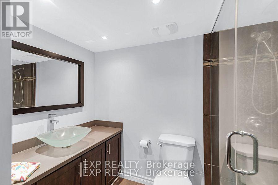 104 - 15390 Yonge Street, Aurora, ON - Indoor Photo Showing Bathroom