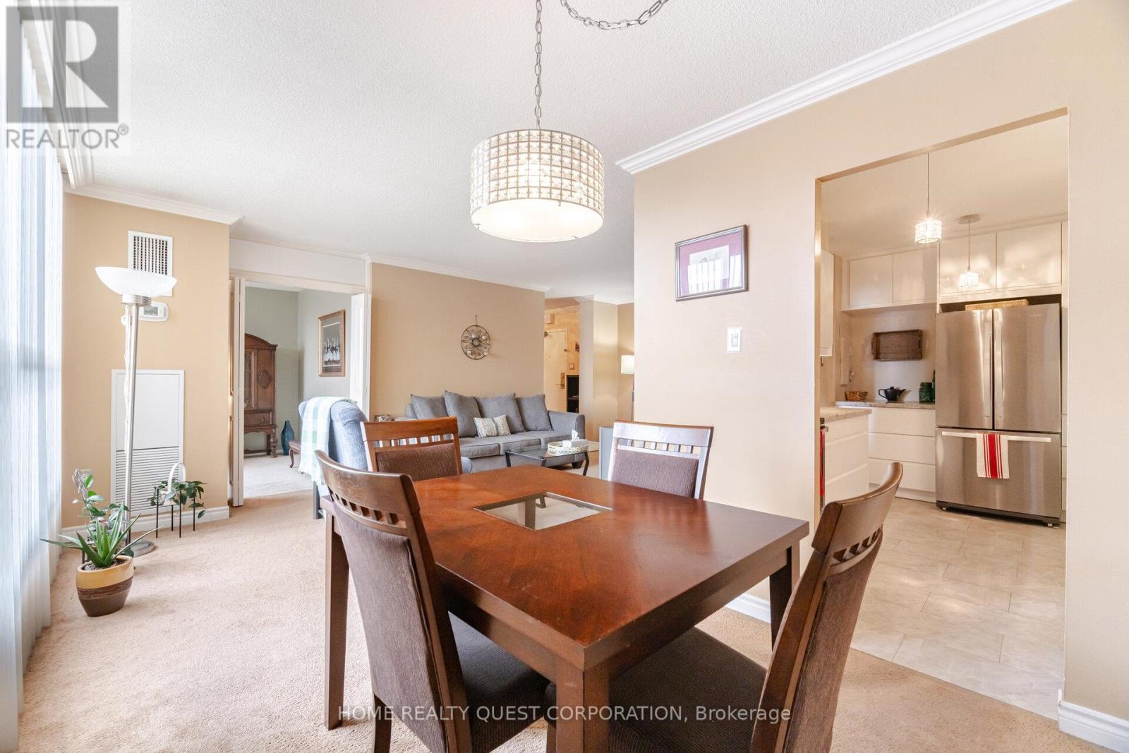 510 - 3170 Kirwin Avenue, Mississauga, ON - Indoor Photo Showing Dining Room