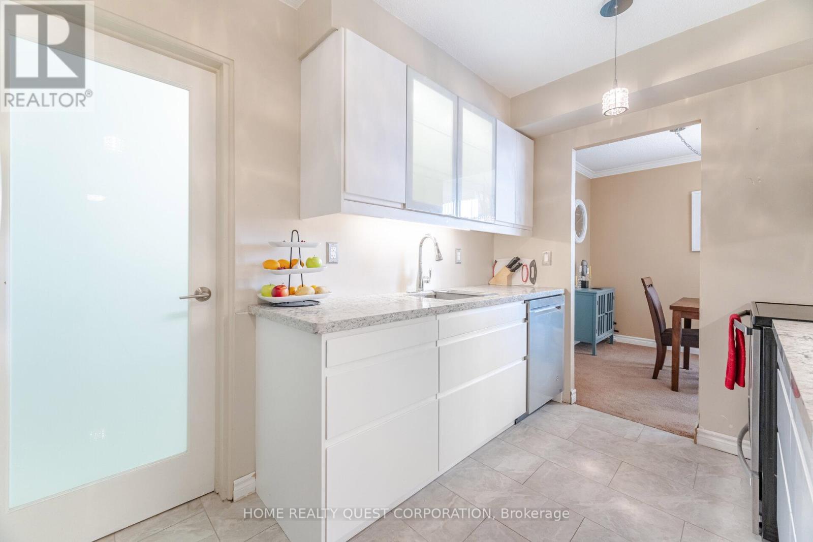 510 - 3170 Kirwin Avenue, Mississauga, ON - Indoor Photo Showing Kitchen