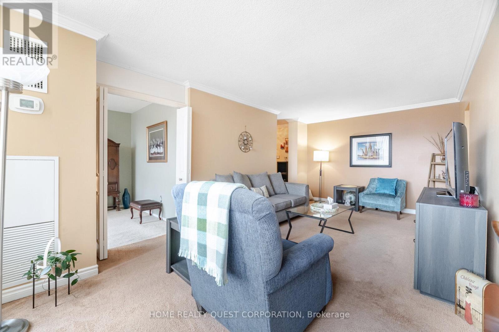 510 - 3170 Kirwin Avenue, Mississauga, ON - Indoor Photo Showing Living Room