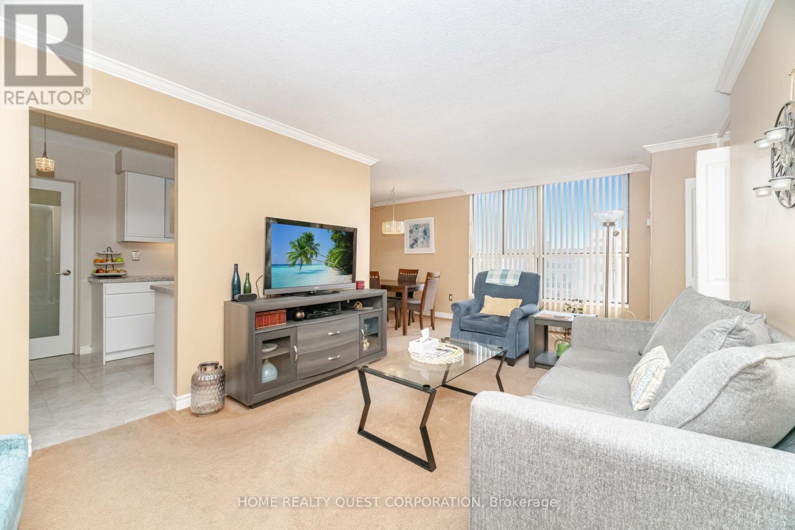 510 - 3170 Kirwin Avenue, Mississauga, ON - Indoor Photo Showing Living Room