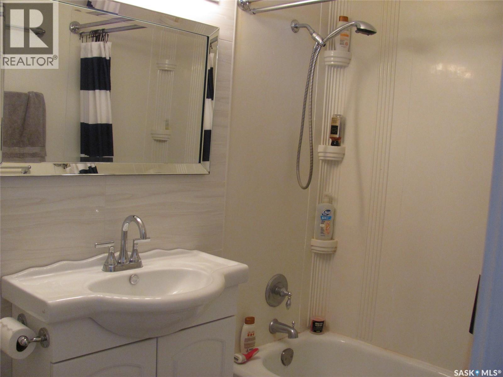 314 Main Street E, Langham, SK - Indoor Photo Showing Bathroom