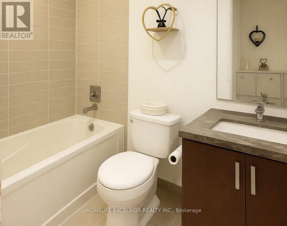 1306 - 501 St. Clair Avenue W, Toronto, ON - Indoor Photo Showing Bathroom