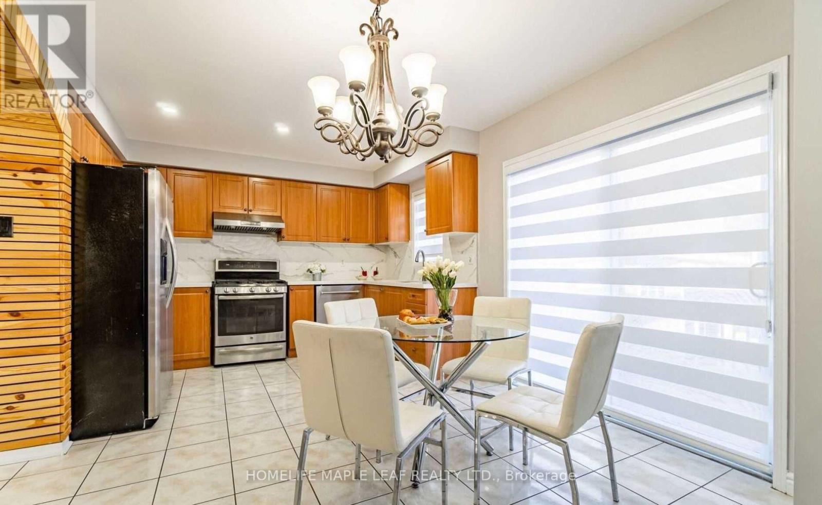 343 Edenbrook Hill Drive, Brampton, ON - Indoor Photo Showing Dining Room