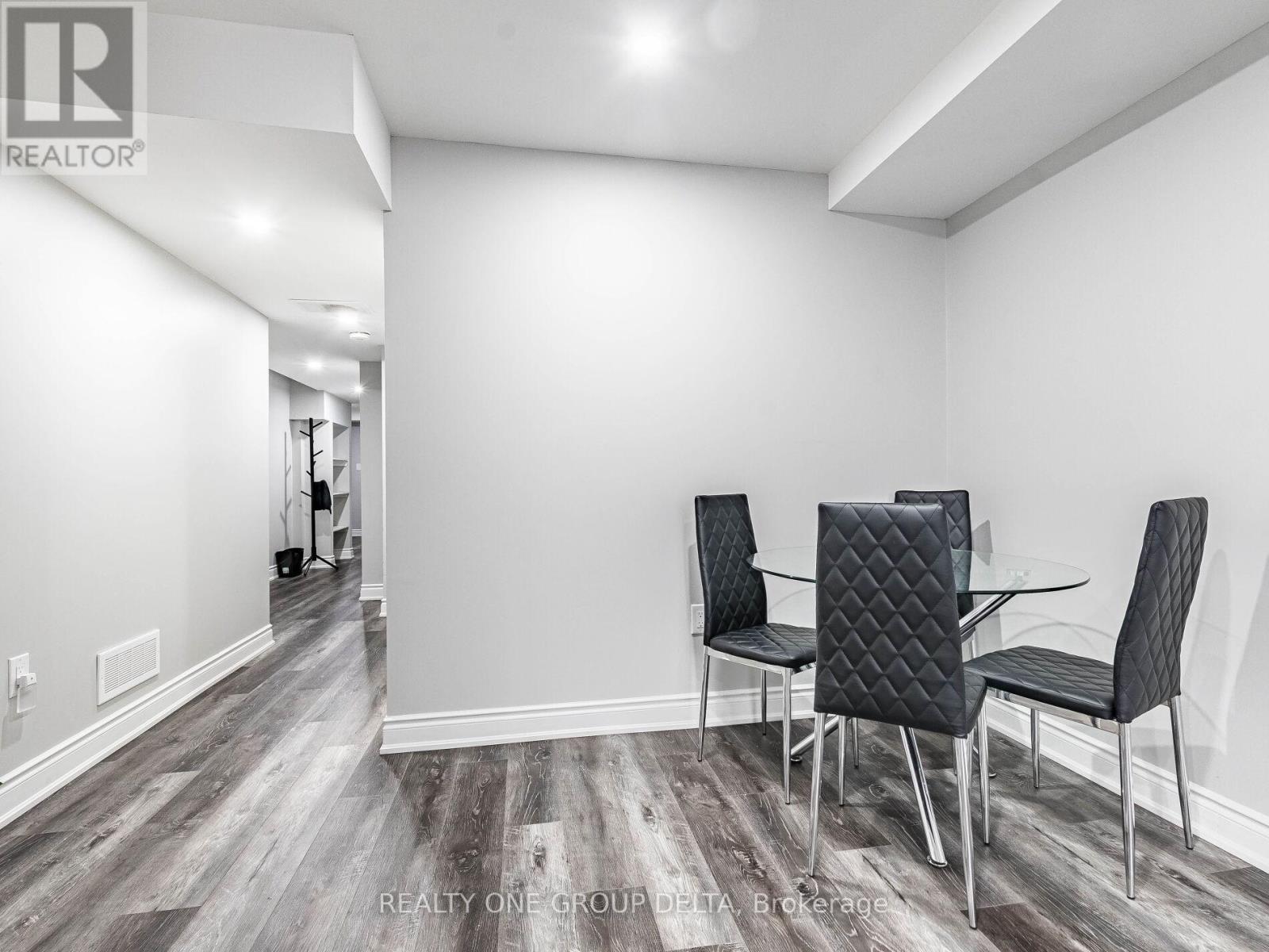 . - 6 Quinton Ridge, Brampton, ON - Indoor