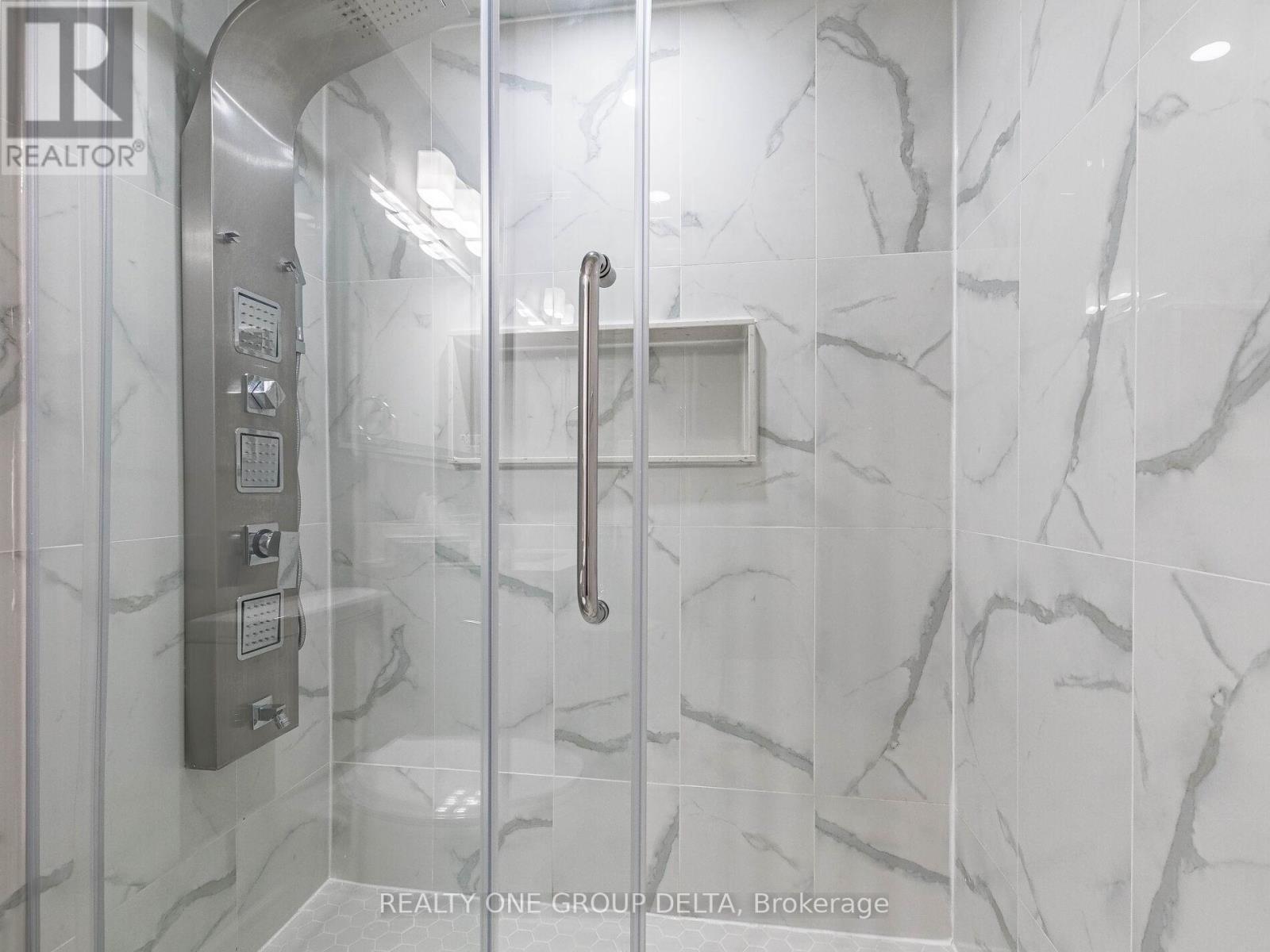 . - 6 Quinton Ridge, Brampton, ON - Indoor Photo Showing Bathroom