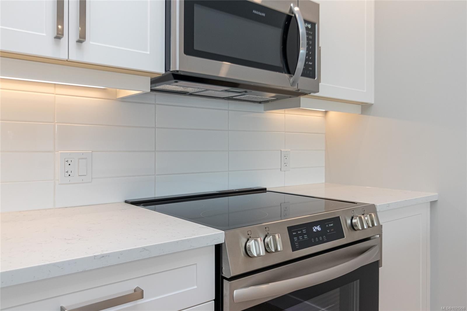 304-918 Jenkins Ave, Langford, BC - Indoor Photo Showing Kitchen