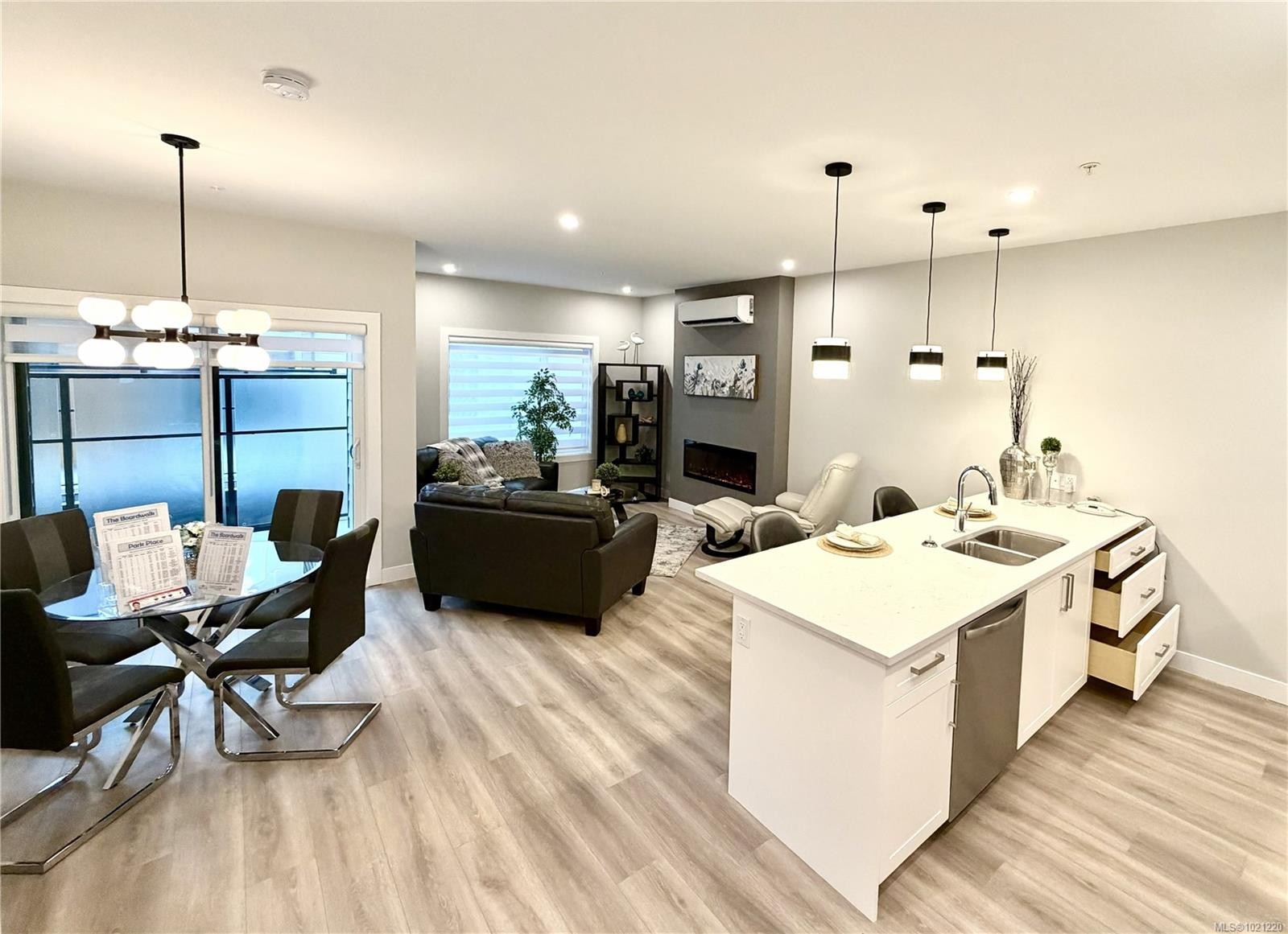 505-918 Jenkins Ave, Langford, BC - Indoor Photo Showing Other Room