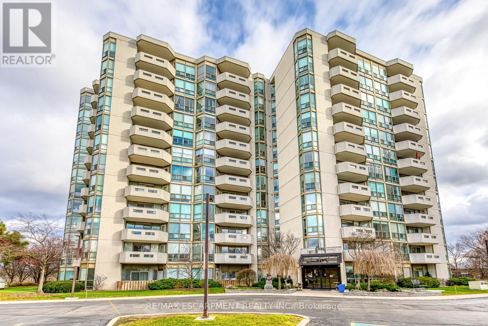 902 - 5080 Pinedale Avenue, Burlington, ON - Outdoor With Balcony With Facade