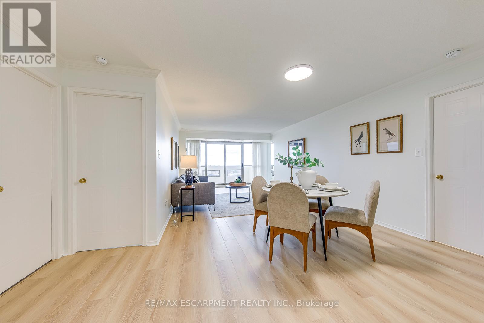 902 - 5080 Pinedale Avenue, Burlington, ON - Indoor Photo Showing Dining Room