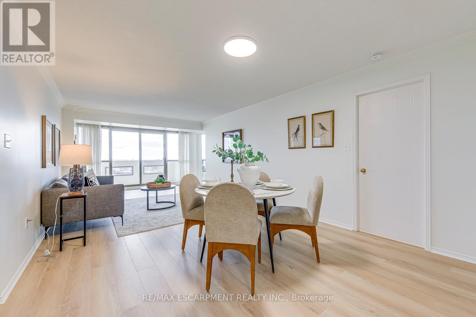 902 - 5080 Pinedale Avenue, Burlington, ON - Indoor Photo Showing Dining Room
