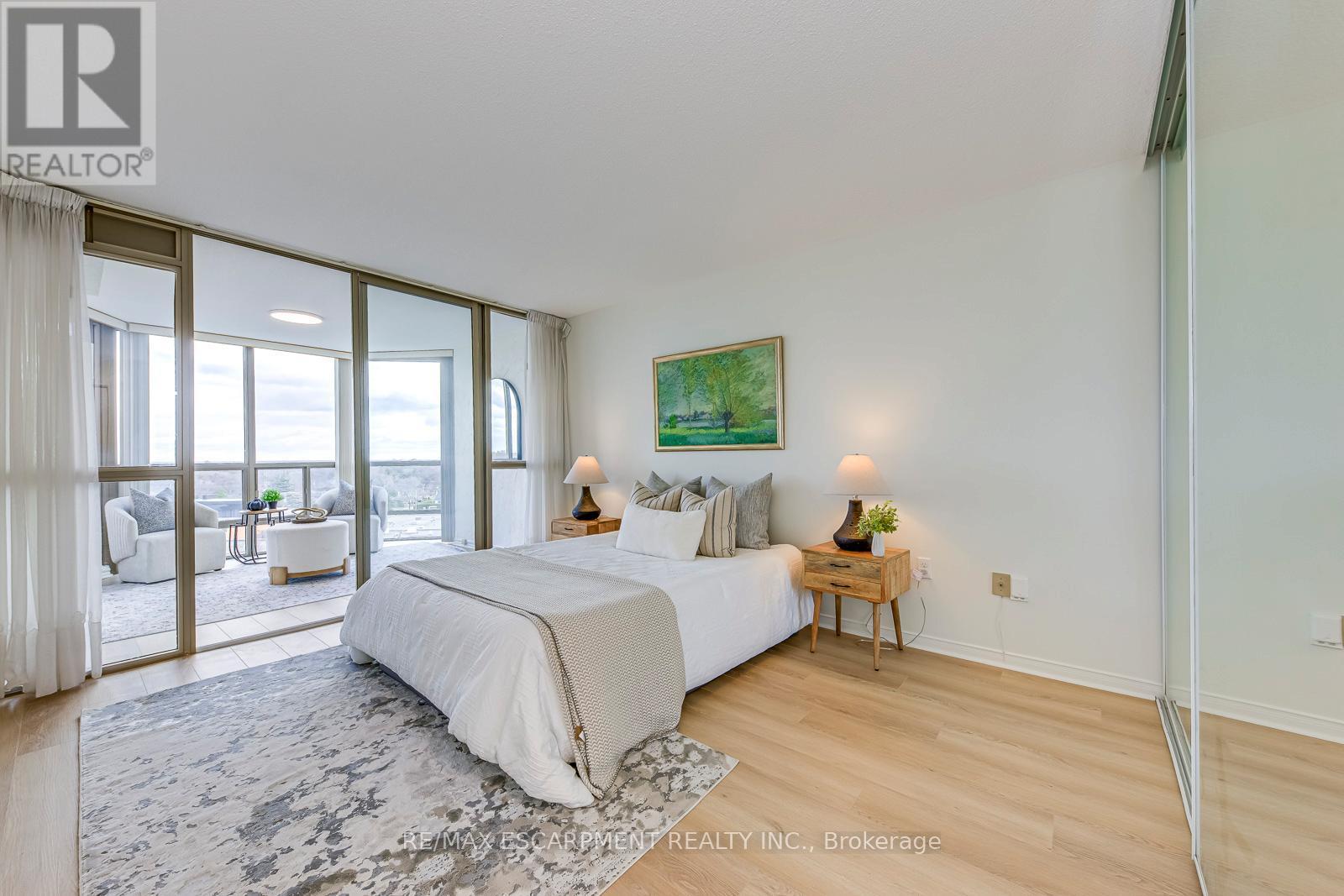 902 - 5080 Pinedale Avenue, Burlington, ON - Indoor Photo Showing Bedroom