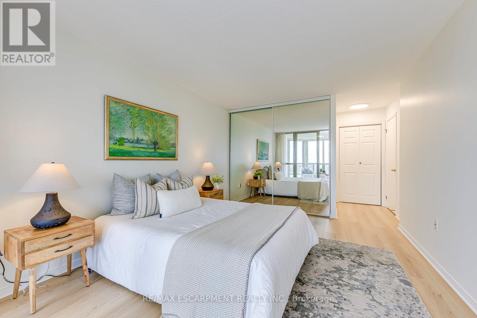 902 - 5080 Pinedale Avenue, Burlington, ON - Indoor Photo Showing Bedroom