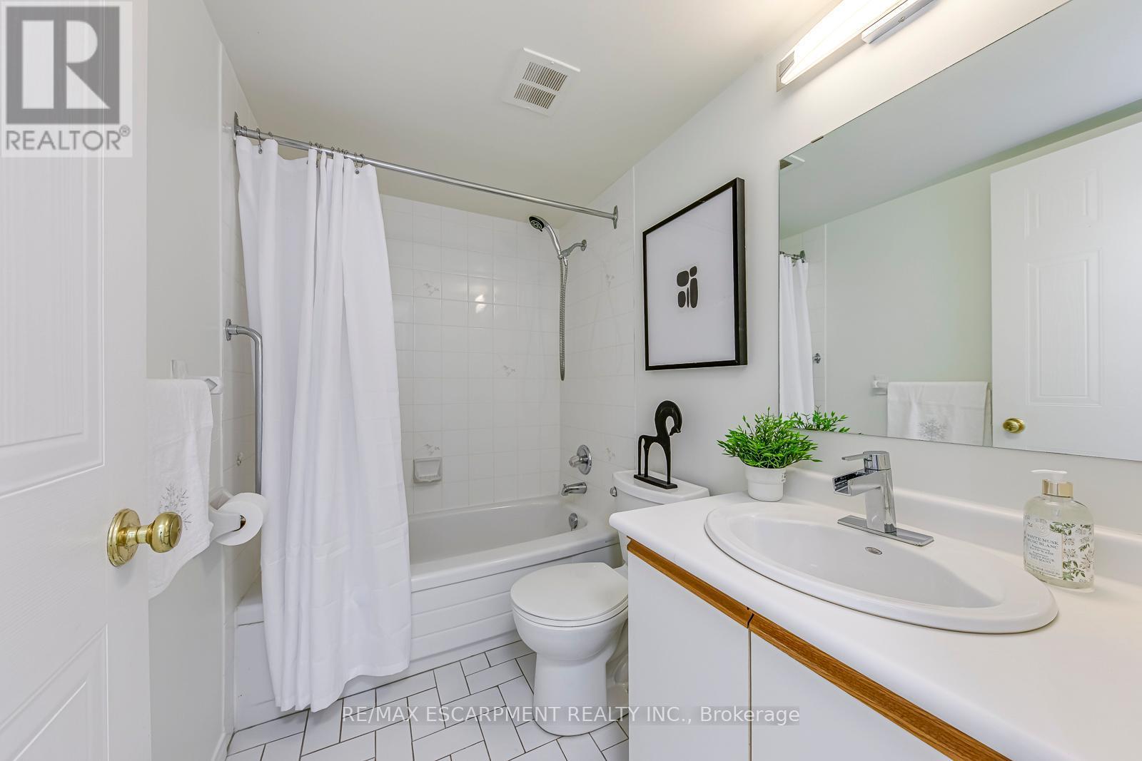 902 - 5080 Pinedale Avenue, Burlington, ON - Indoor Photo Showing Bathroom