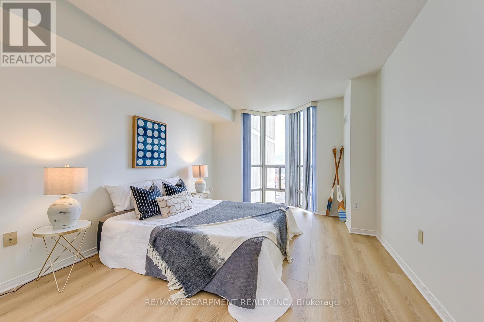902 - 5080 Pinedale Avenue, Burlington, ON - Indoor Photo Showing Bedroom