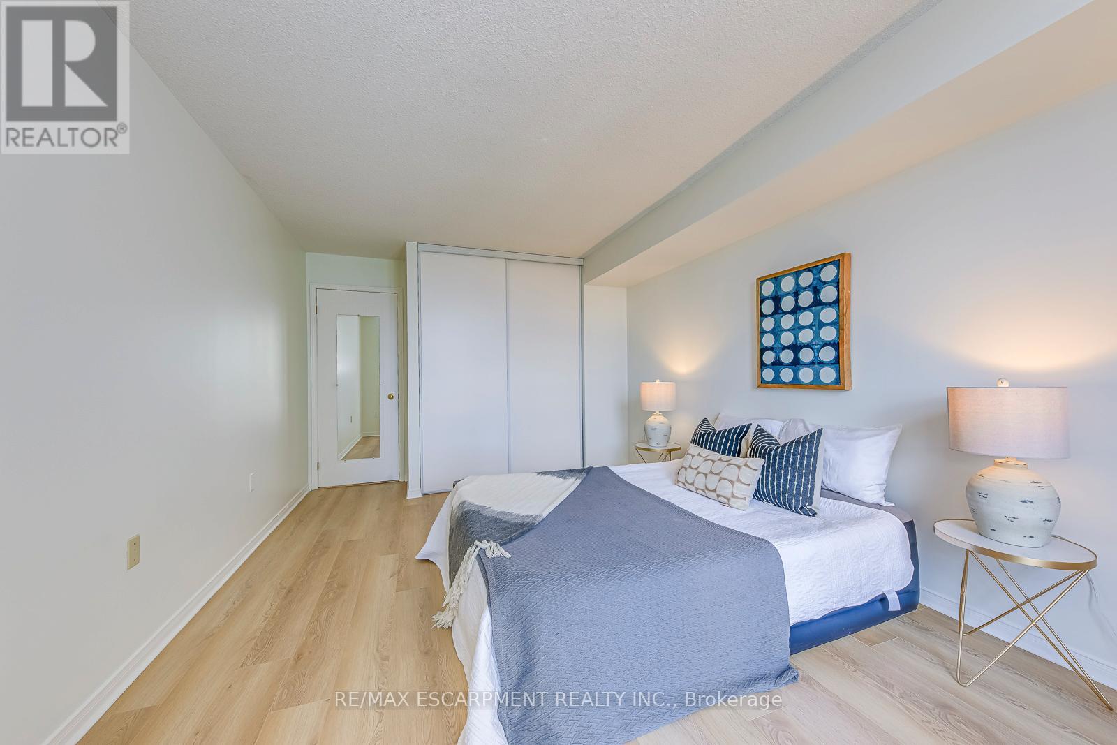 902 - 5080 Pinedale Avenue, Burlington, ON - Indoor Photo Showing Bedroom