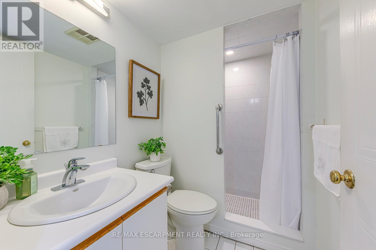 902 - 5080 Pinedale Avenue, Burlington, ON - Indoor Photo Showing Bathroom