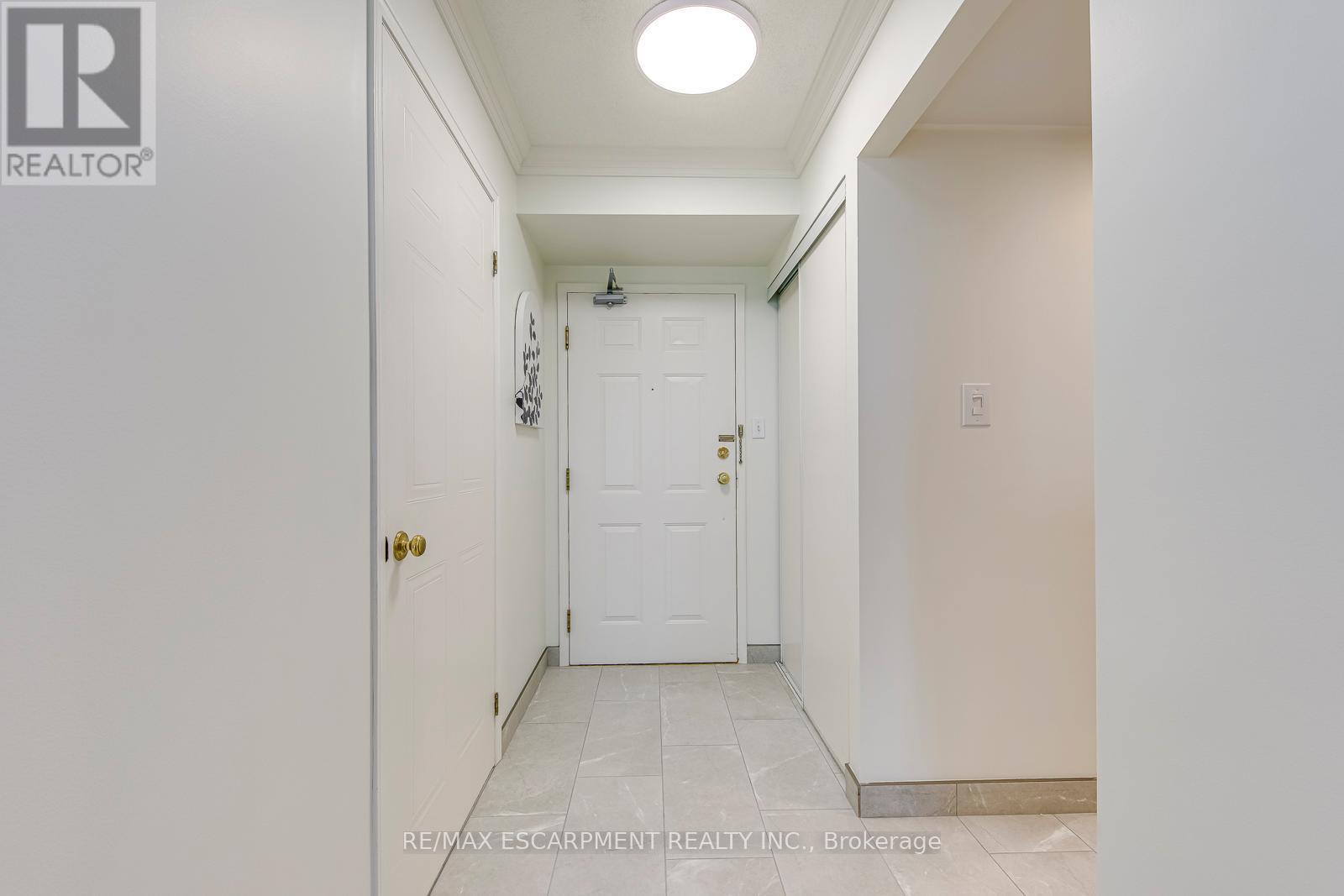 902 - 5080 Pinedale Avenue, Burlington, ON - Indoor Photo Showing Other Room