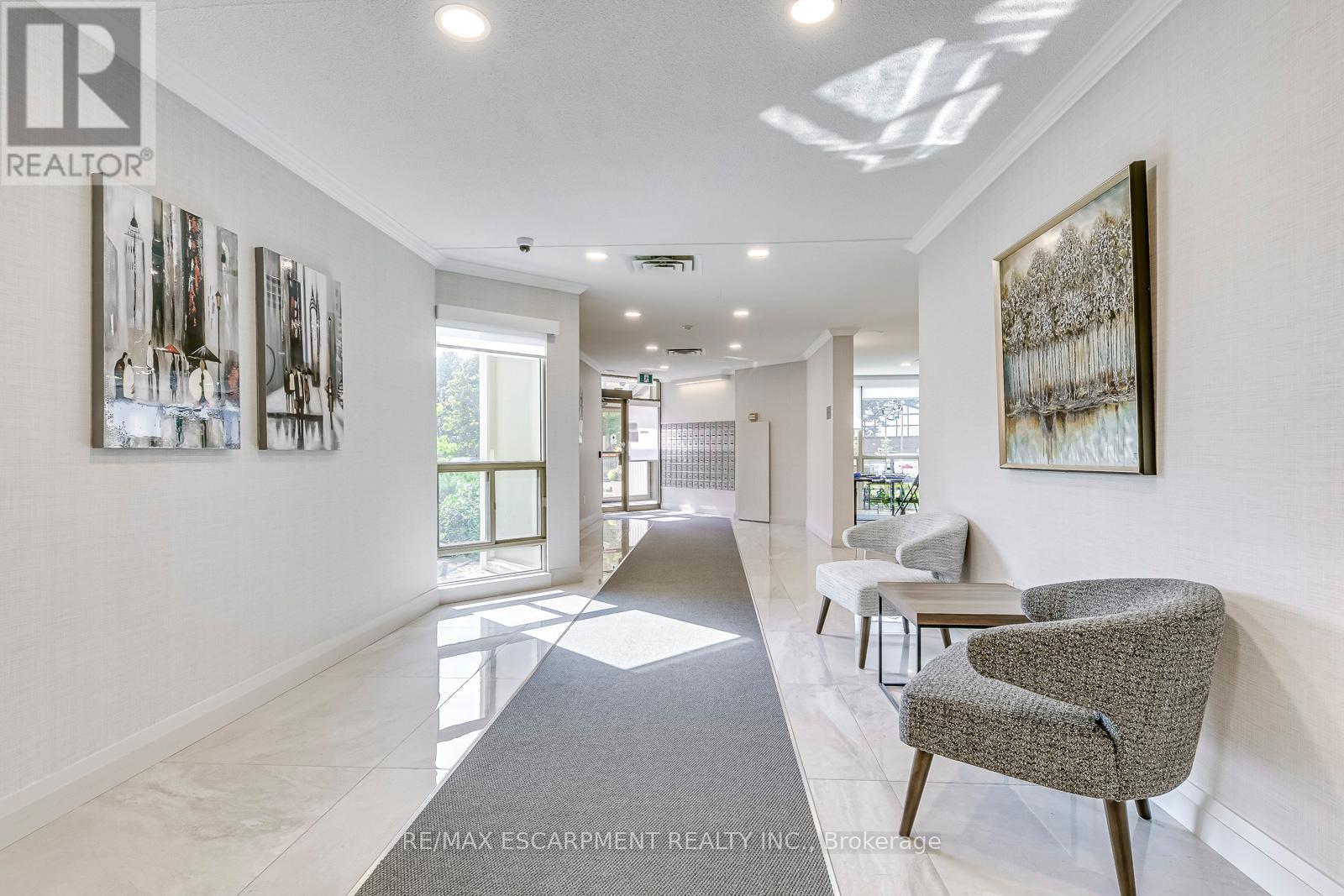 902 - 5080 Pinedale Avenue, Burlington, ON - Indoor Photo Showing Other Room