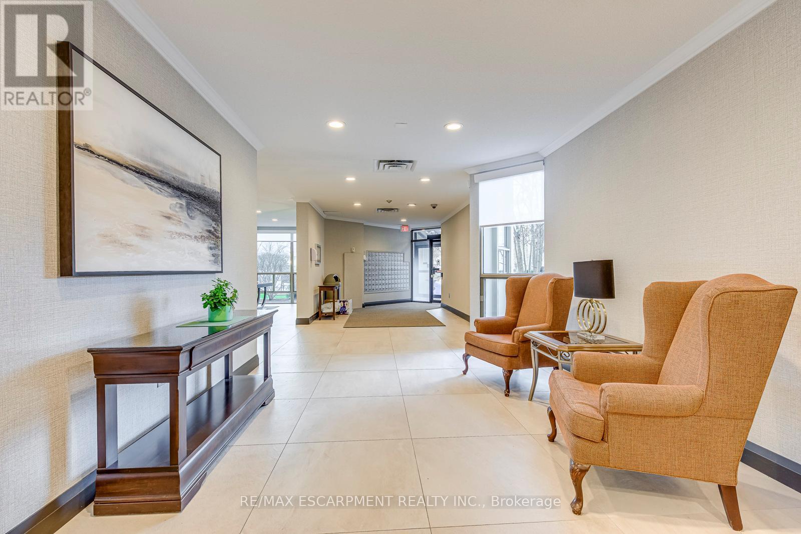 902 - 5080 Pinedale Avenue, Burlington, ON - Indoor