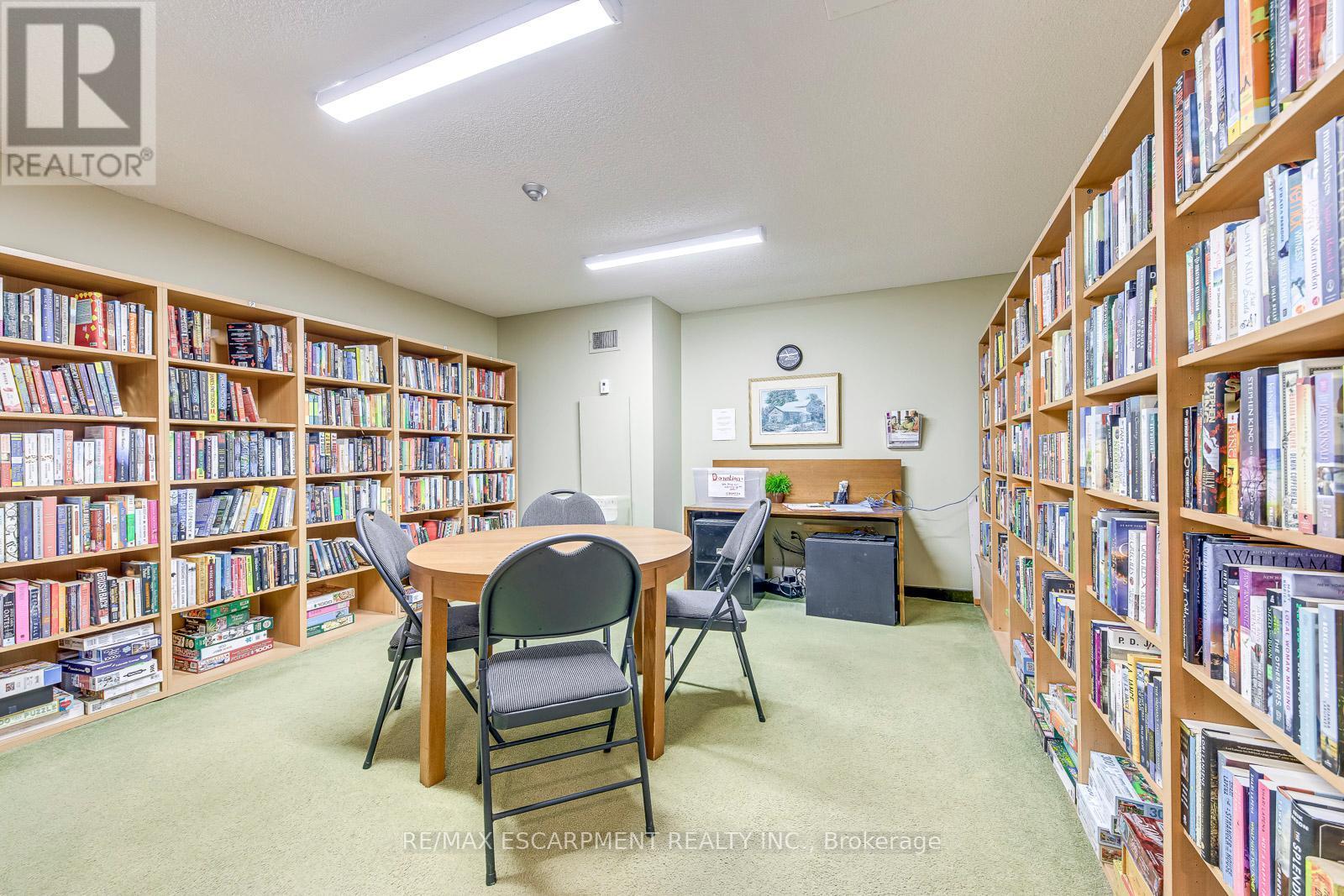 902 - 5080 Pinedale Avenue, Burlington, ON - Indoor