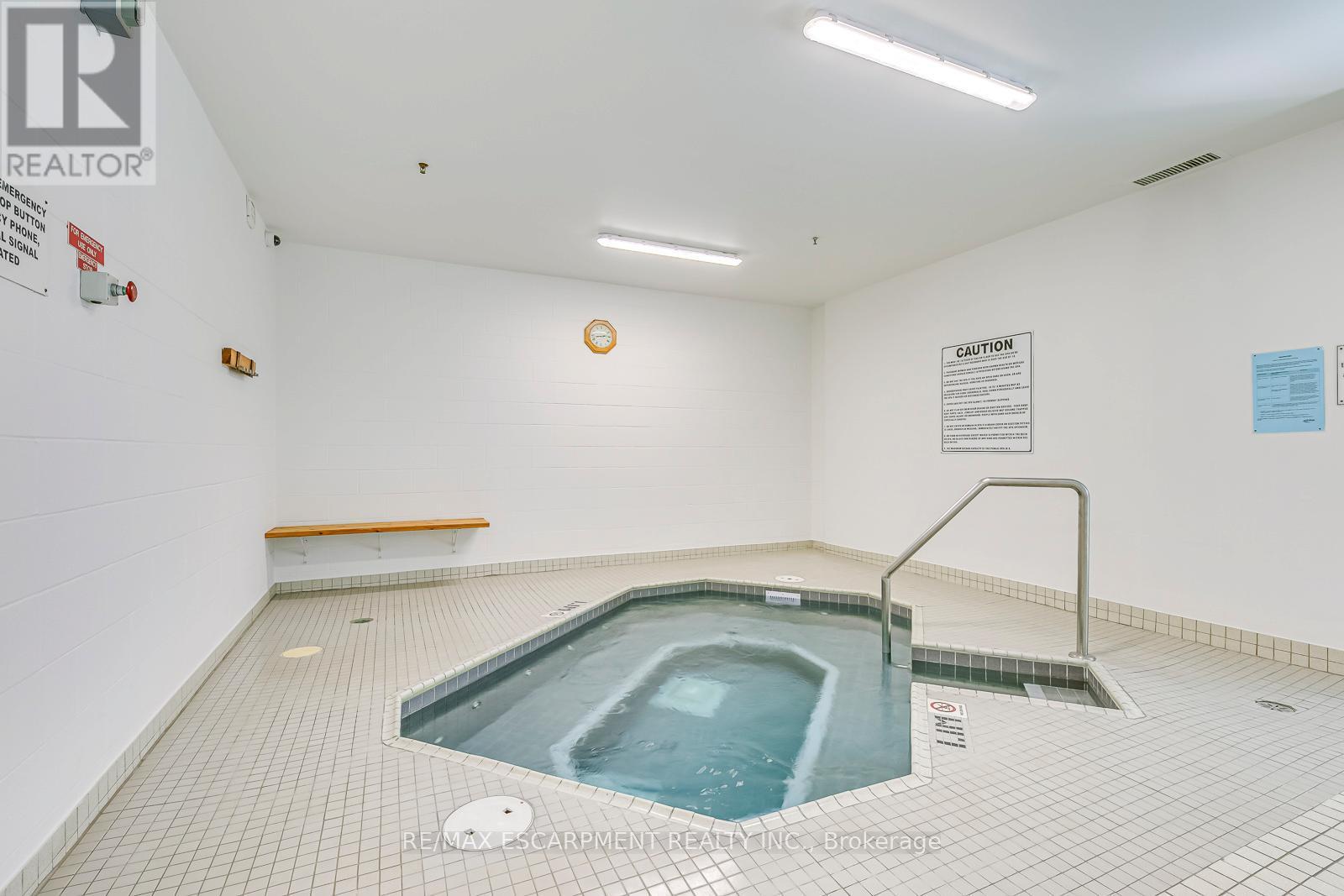 902 - 5080 Pinedale Avenue, Burlington, ON - Indoor Photo Showing Other Room With In Ground Pool