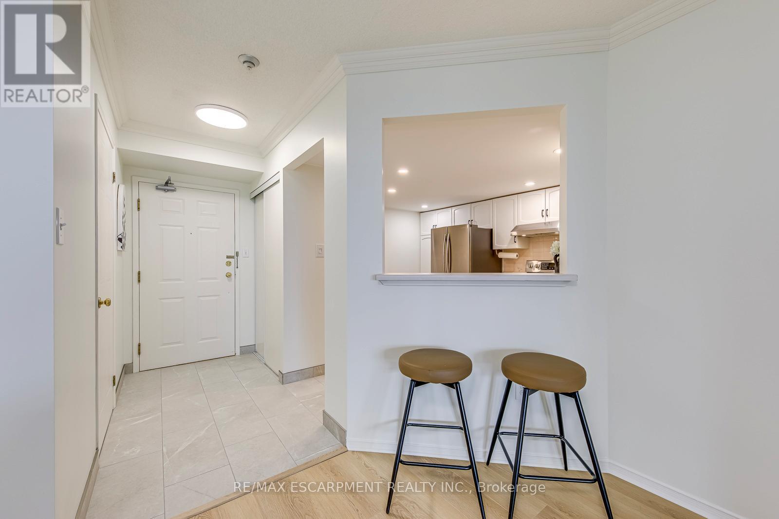 902 - 5080 Pinedale Avenue, Burlington, ON - Indoor Photo Showing Other Room