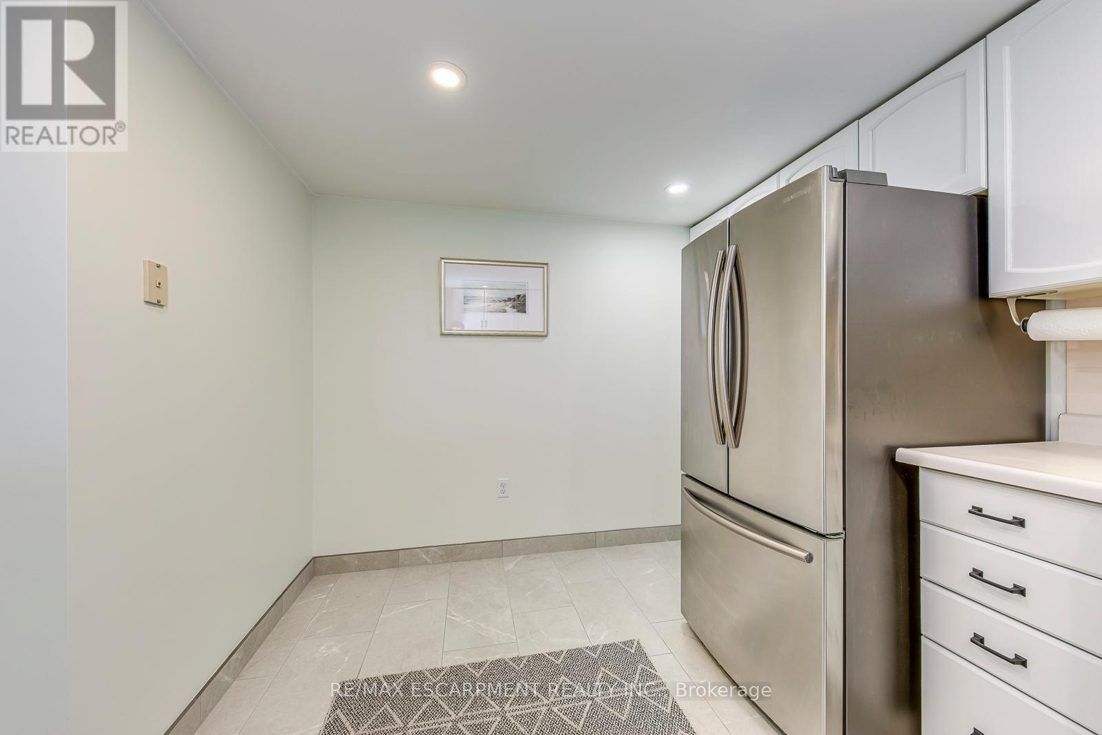 902 - 5080 Pinedale Avenue, Burlington, ON - Indoor