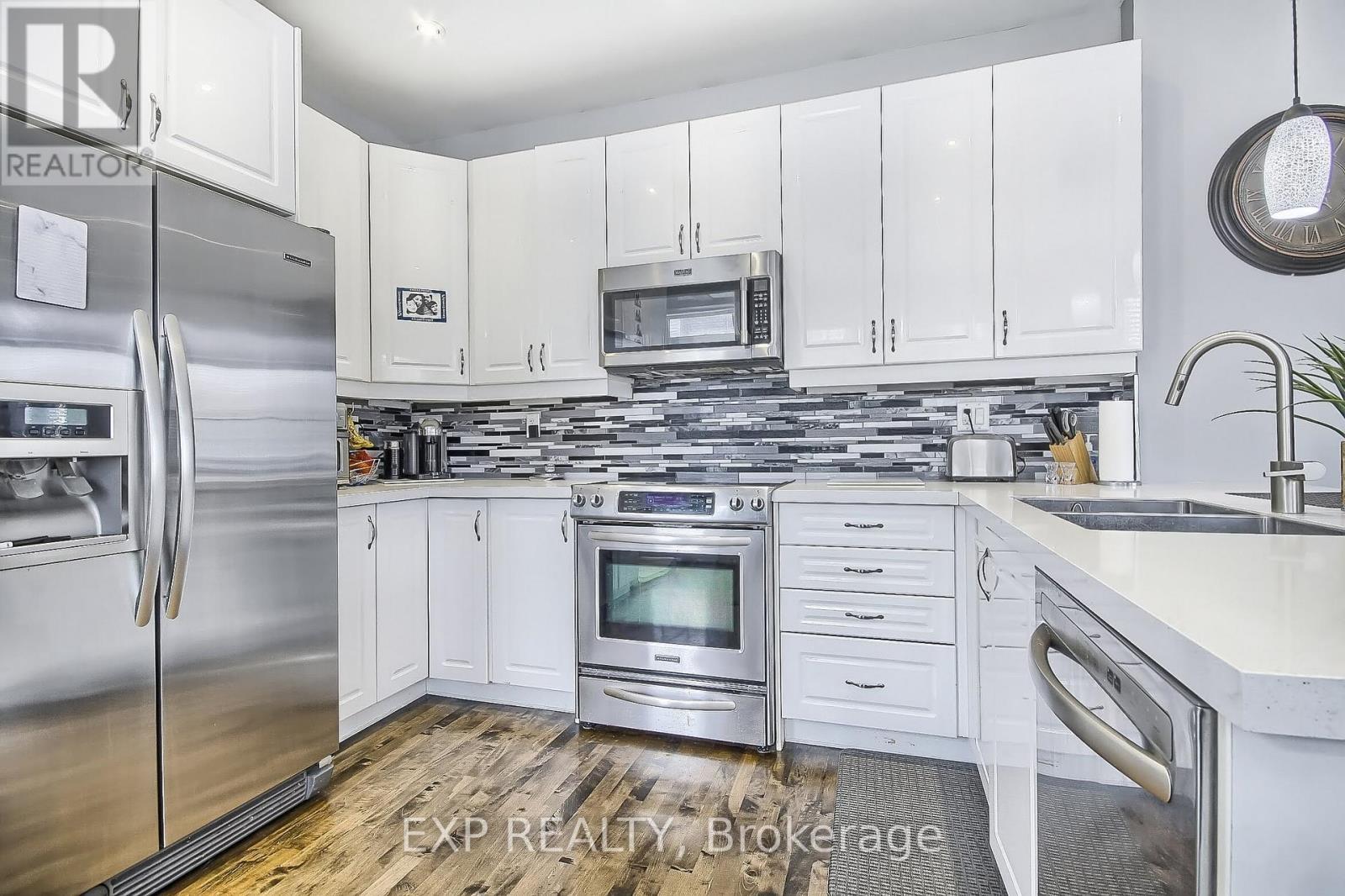 864 Etherington Way, Milton, ON - Indoor Photo Showing Kitchen With Double Sink With Upgraded Kitchen
