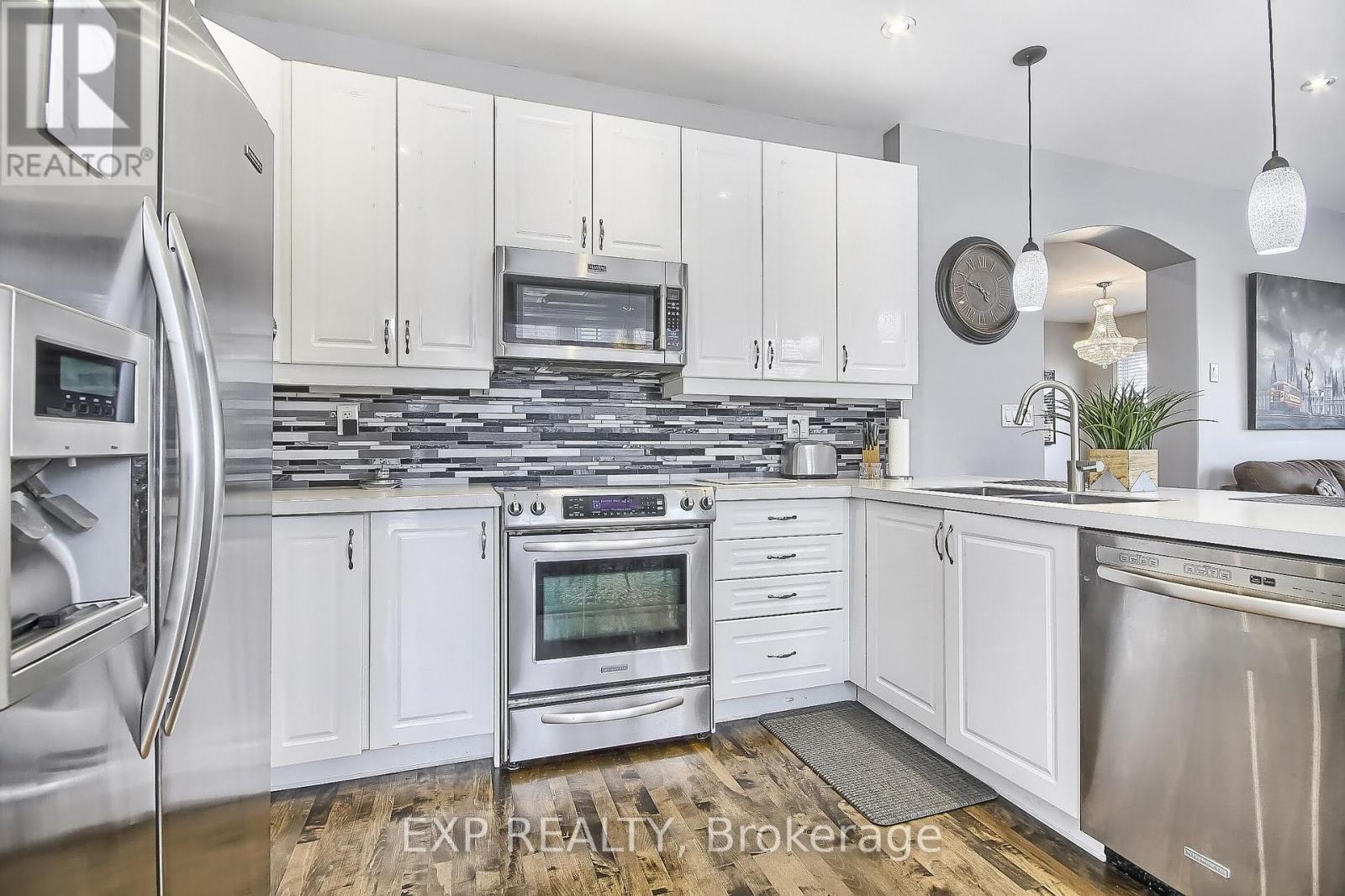 864 Etherington Way, Milton, ON - Indoor Photo Showing Kitchen With Upgraded Kitchen
