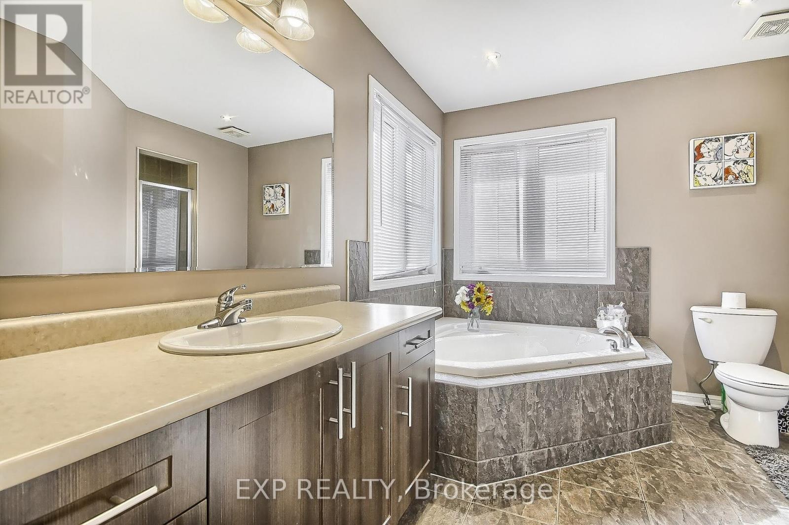 864 Etherington Way, Milton, ON - Indoor Photo Showing Bathroom