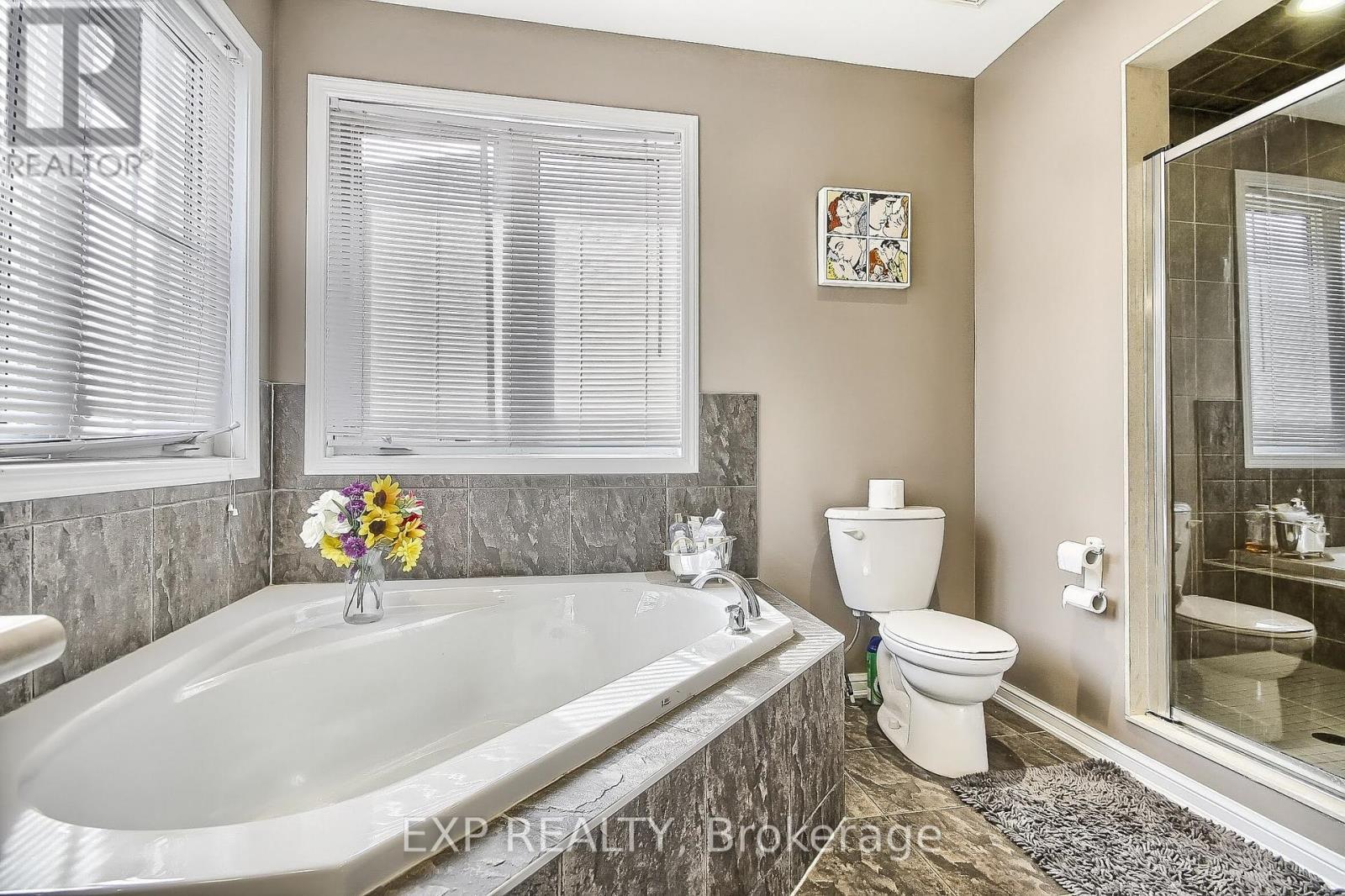864 Etherington Way, Milton, ON - Indoor Photo Showing Bathroom