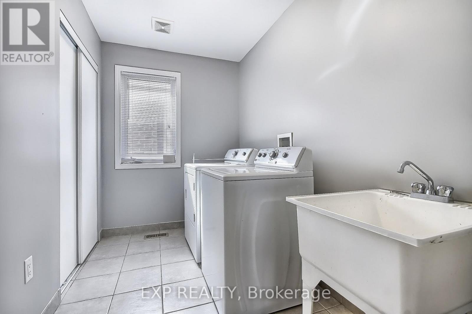 864 Etherington Way, Milton, ON - Indoor Photo Showing Laundry Room