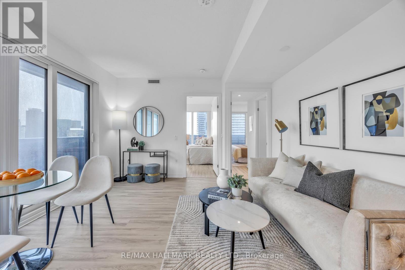 1905 - 55 Cooper Street, Toronto, ON - Indoor Photo Showing Living Room