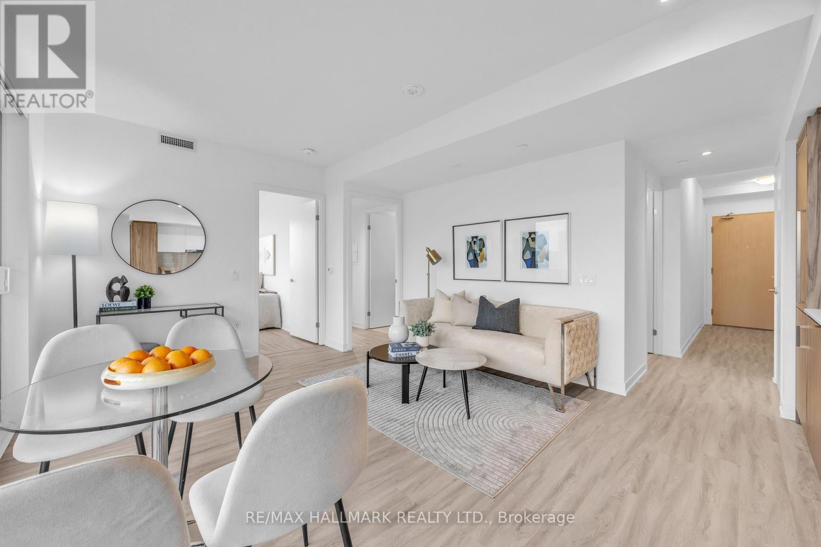 1905 - 55 Cooper Street, Toronto, ON - Indoor Photo Showing Living Room