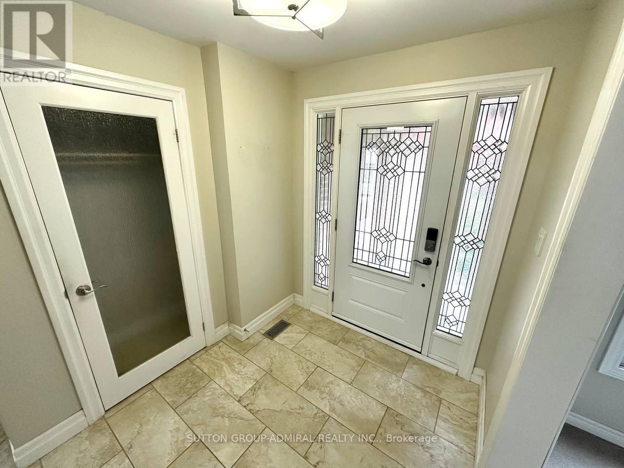 102 Hazelwood Drive, Newmarket, ON - Indoor Photo Showing Other Room