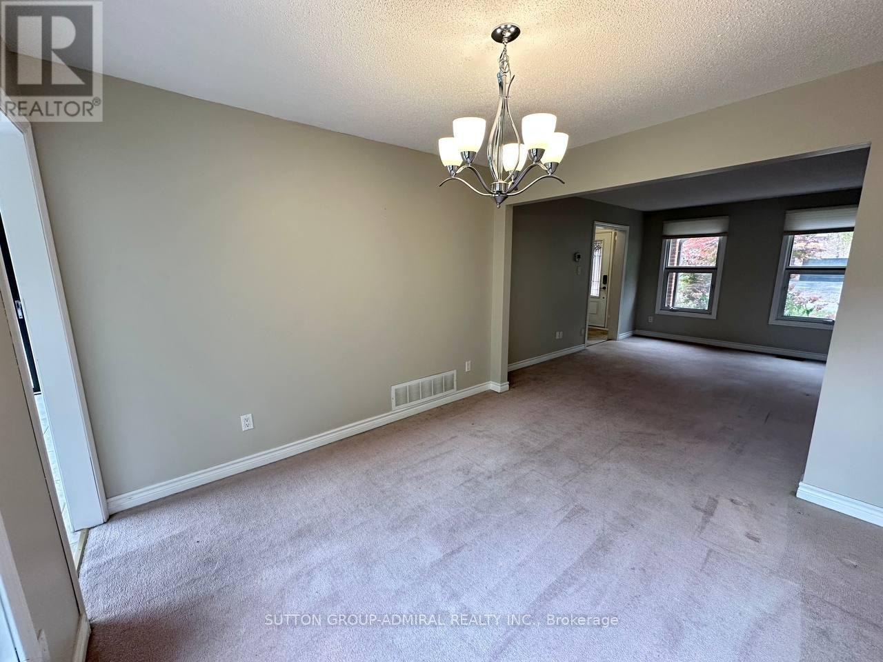 102 Hazelwood Drive, Newmarket, ON - Indoor Photo Showing Other Room